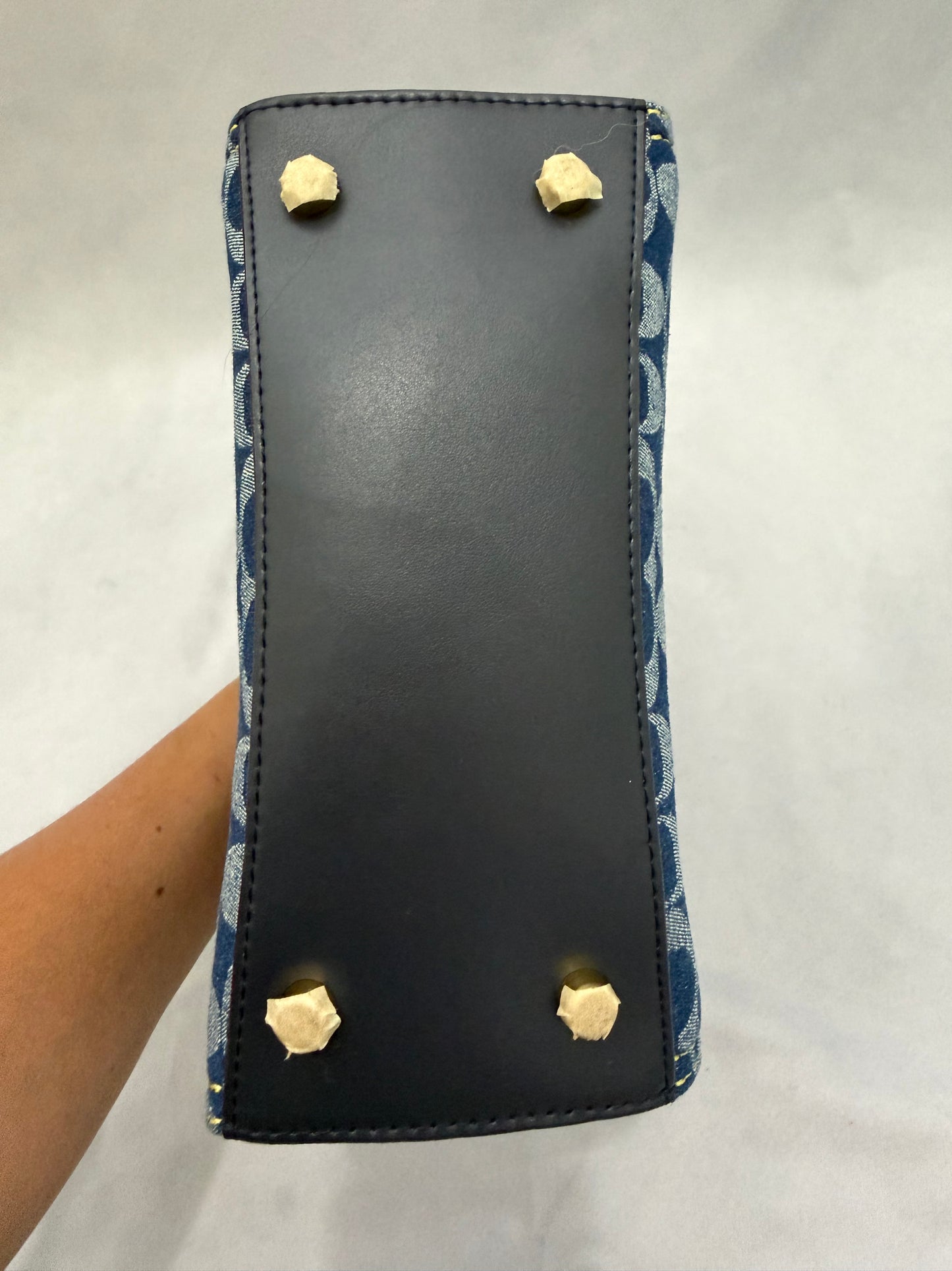 Coach Field Tote 22 en Signature Denim