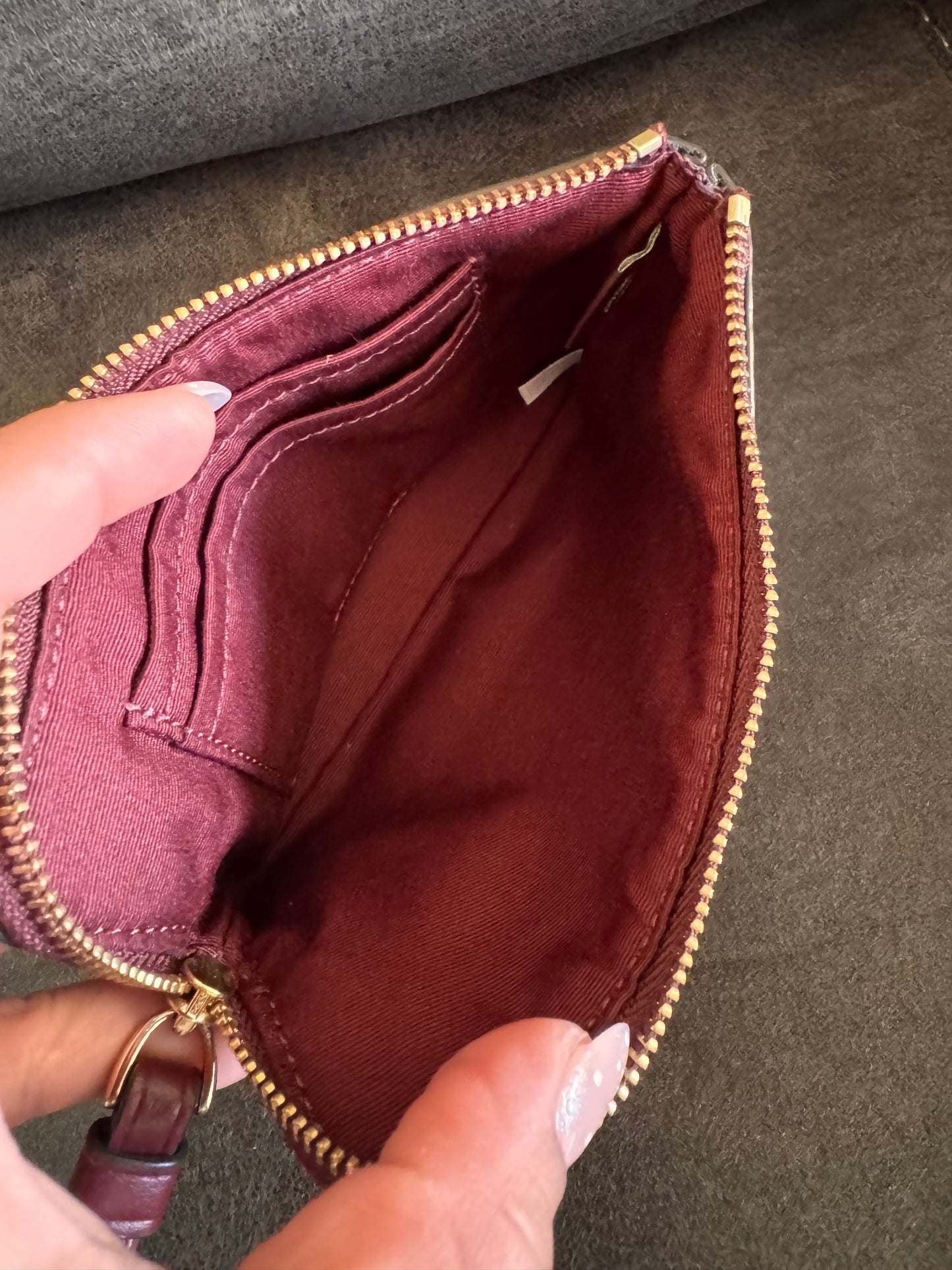 Coach Corner Zip Wristle