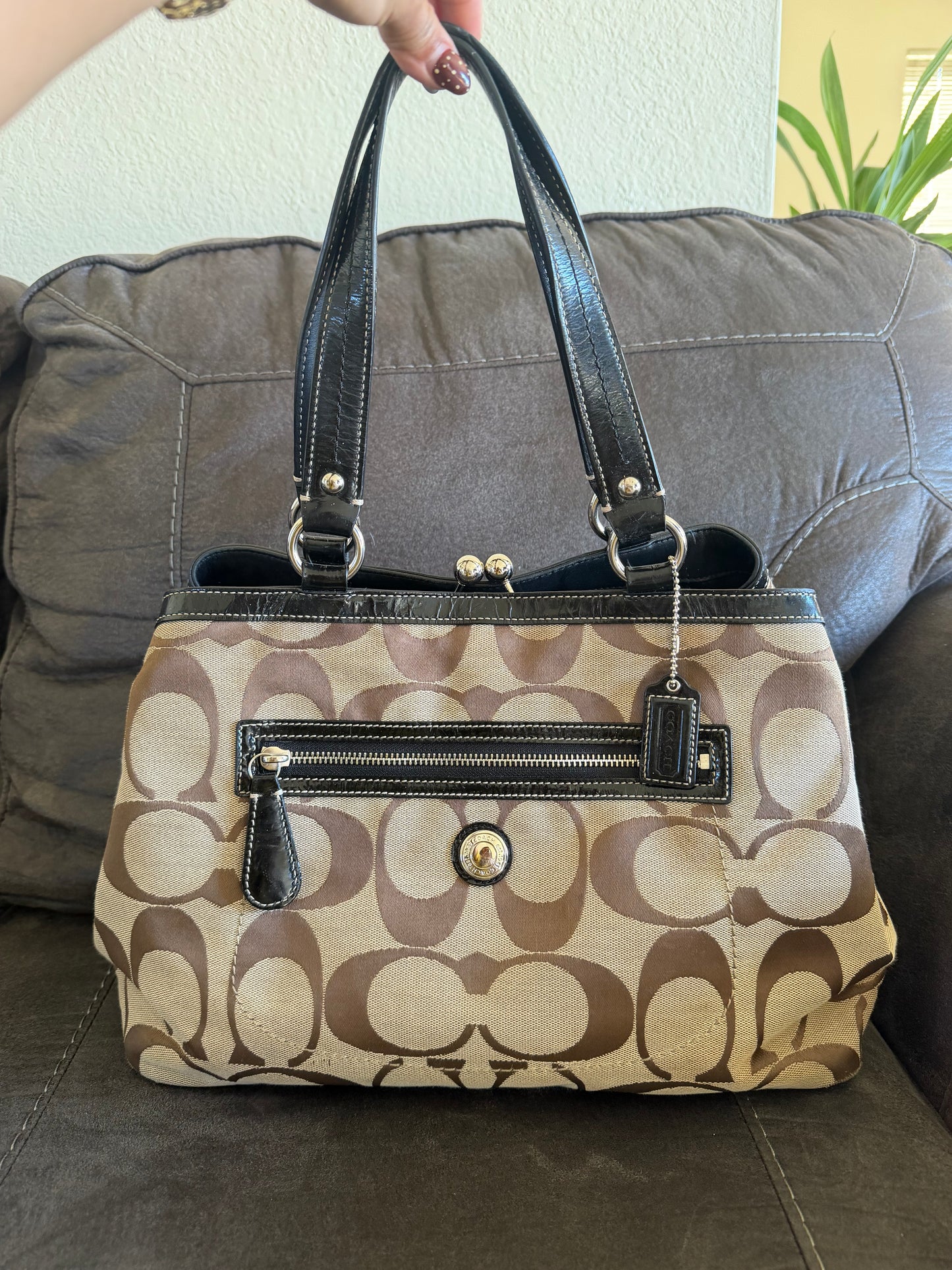 Coach Laura Signature