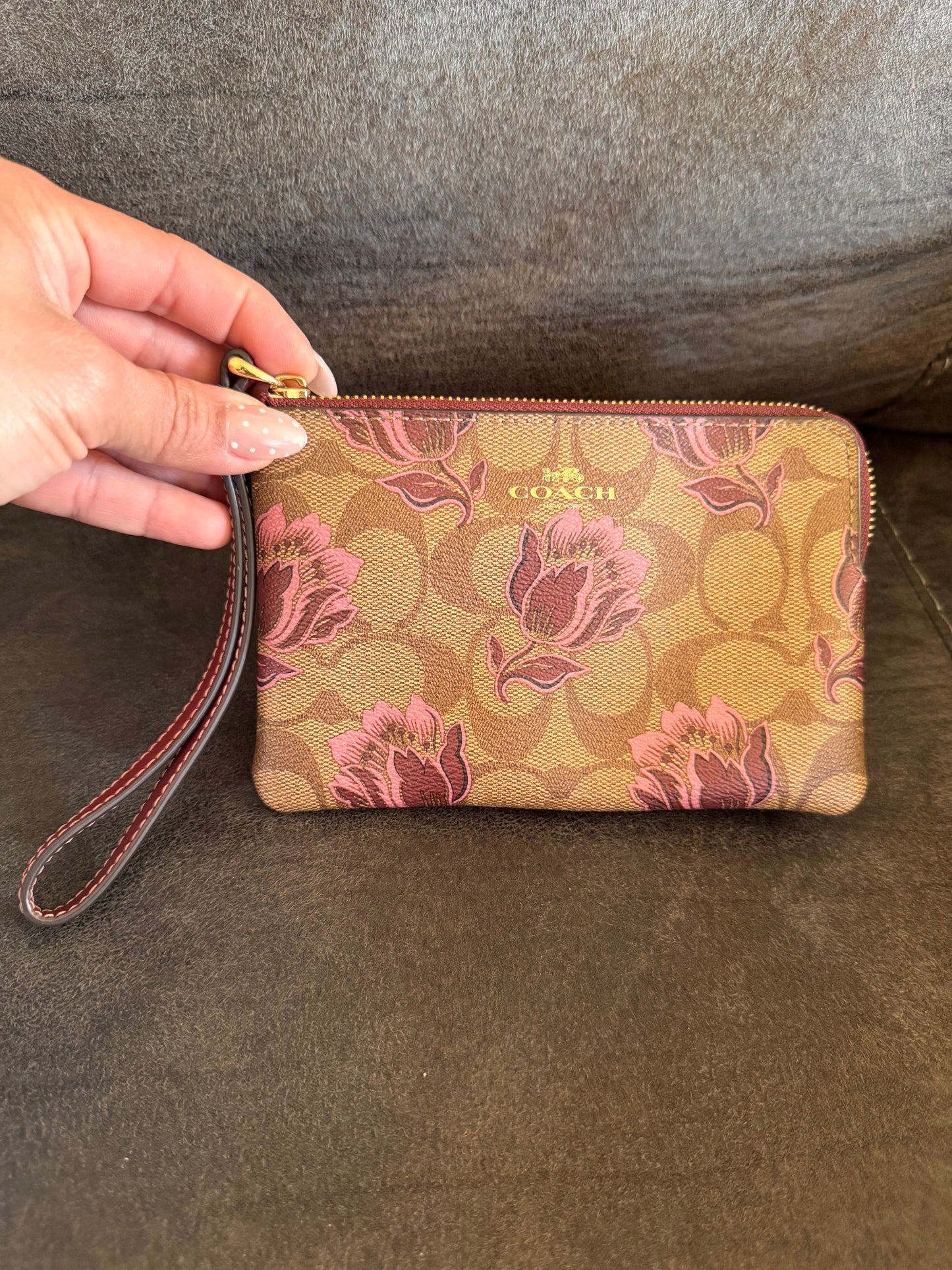 Coach Corner Zip Wristle