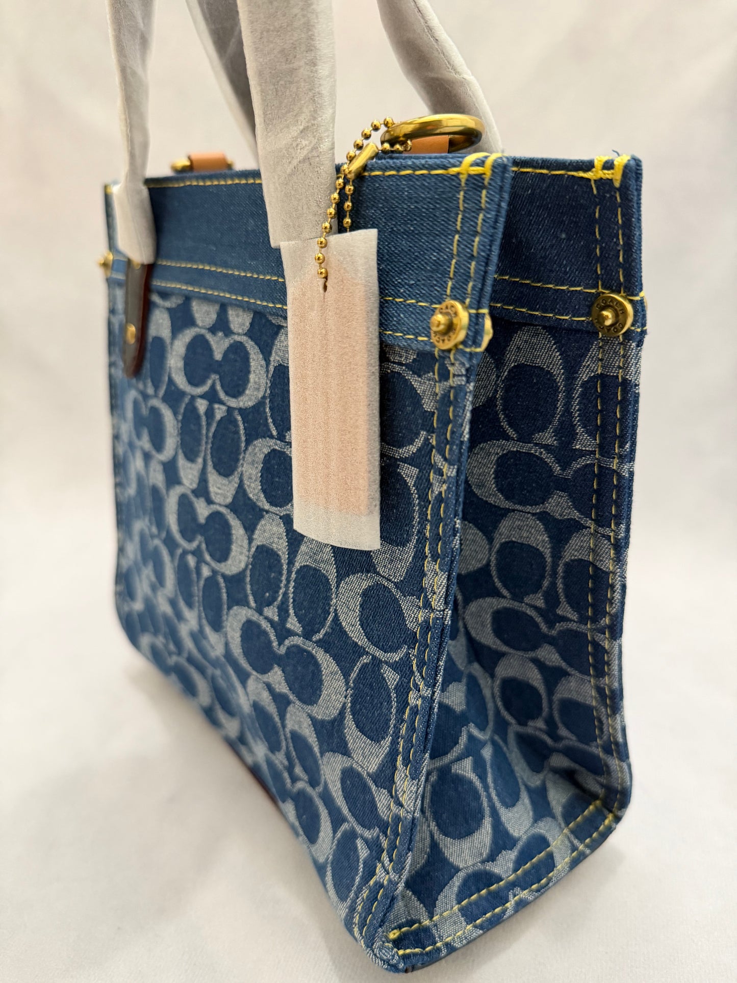 Coach Field Tote 22 en Signature Denim