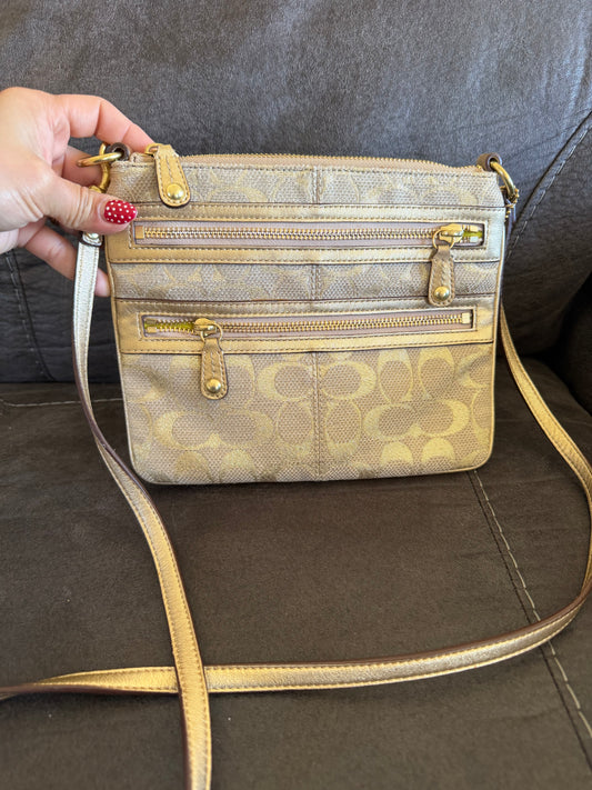 Coach Crossbody Triple Zipper Dorada