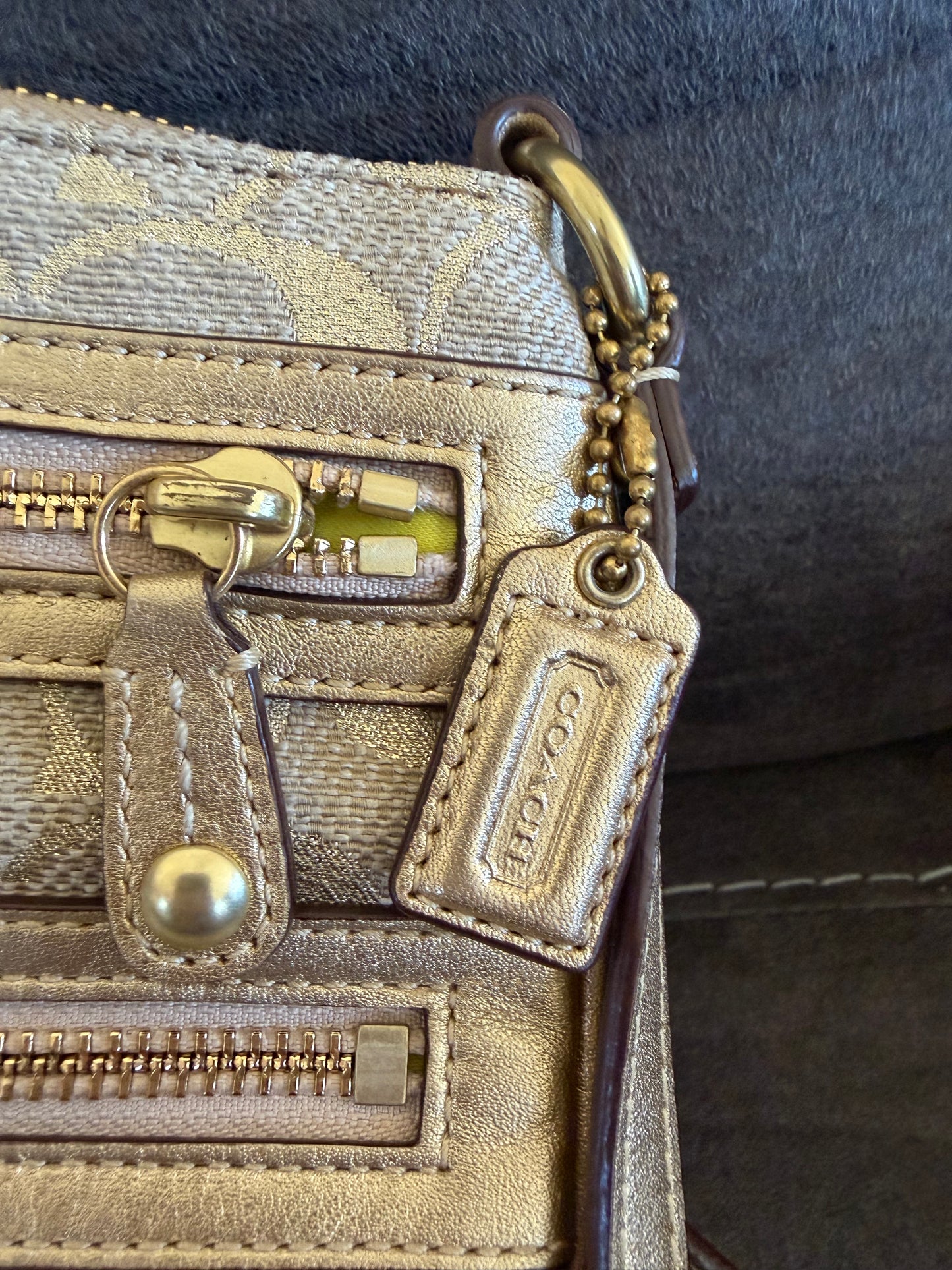 Coach Crossbody Triple Zipper Dorada